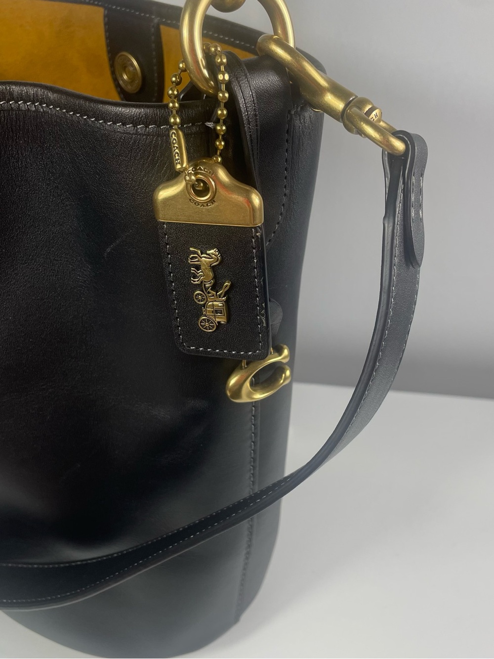 Coach Glovetanned Dakota Bucket Bag-COA - Picture 4 of 15